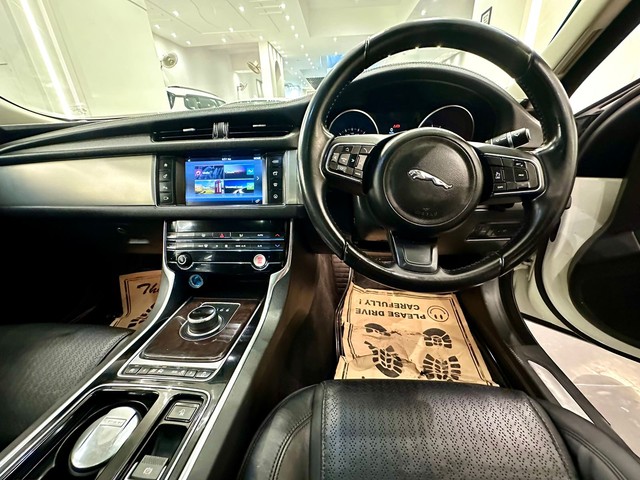 Second-hand 2018 Jaguar XF 2.0 Diesel Prestige for sale in New Delhi-10