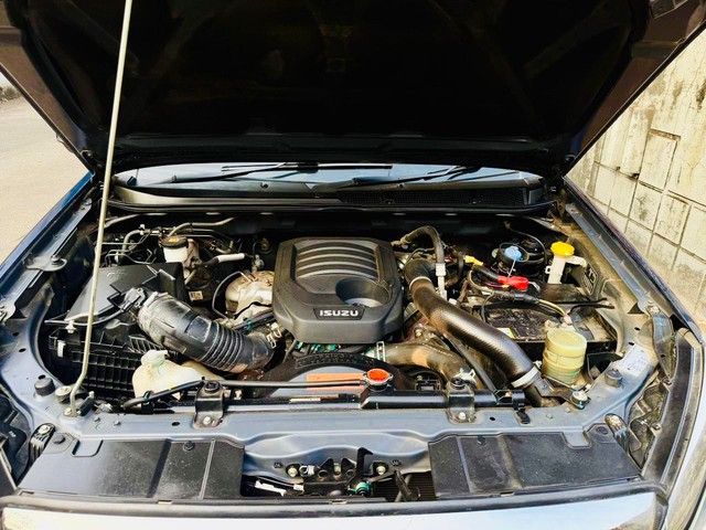 Second-hand 2023 Isuzu V-Cross 4x4 Z BSVI for sale in Mumbai-6