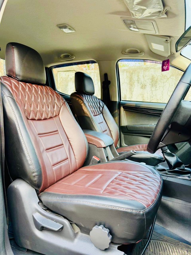 Second-hand 2023 Isuzu V-Cross 4x4 Z BSVI for sale in Mumbai-12