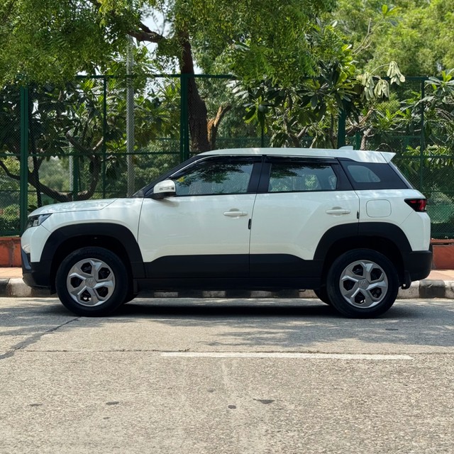 Second-hand 2023 Maruti Brezza Vxi for sale in New Delhi-4