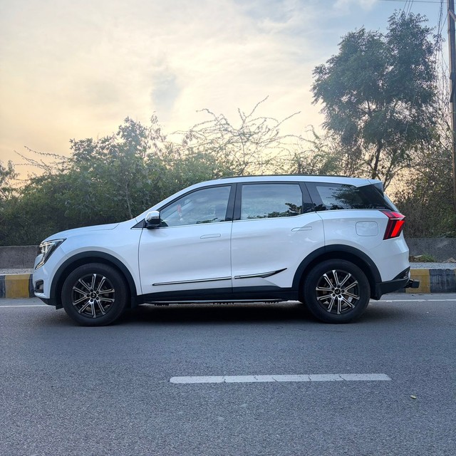 Second-hand 2024 Mahindra XUV700 AX7 7Str Diesel AT for sale in Noida-2