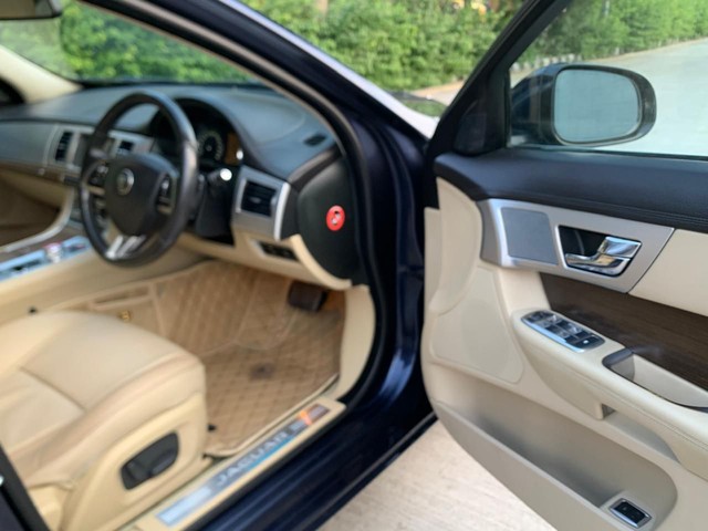 Jaguar XF 2.0 Litre Petrol Second-hand 2014 Jaguar XF 2.0 Litre Petrol for sale in New Delhi-8