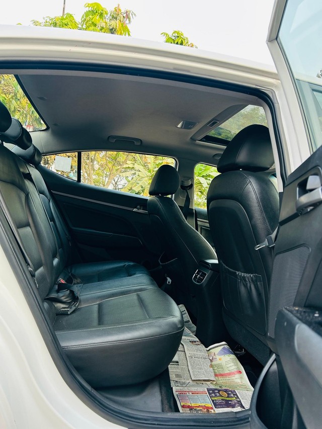 Second-hand 2016 Hyundai Elantra 2.0 SX Option AT for sale in Bangalore-10