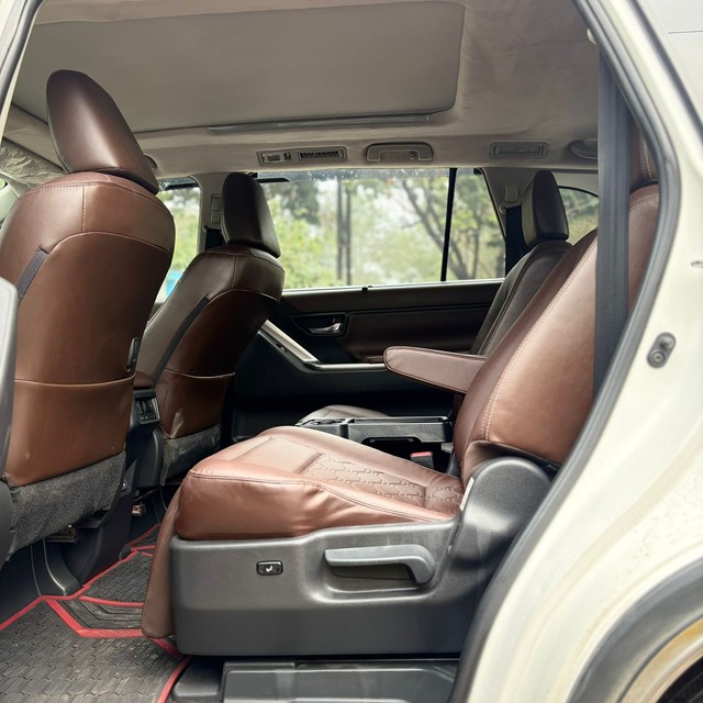 Second-hand 2024 Toyota Innova Hycross ZX Hybrid for sale in Noida-9