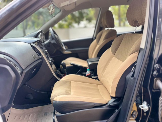 Second-hand 2018 Mahindra XUV500 W7 AT BSIV for sale in New Delhi-12