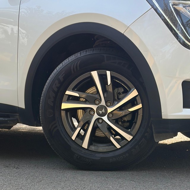 Second-hand 2023 Mahindra XUV700 AX5 AT BSVI for sale in Noida-7