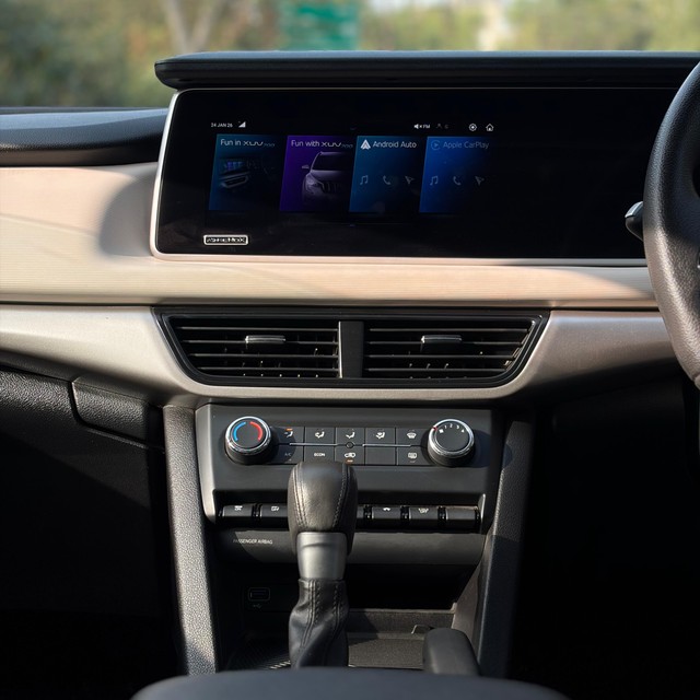 Second-hand 2023 Mahindra XUV700 AX5 AT BSVI for sale in Noida-12