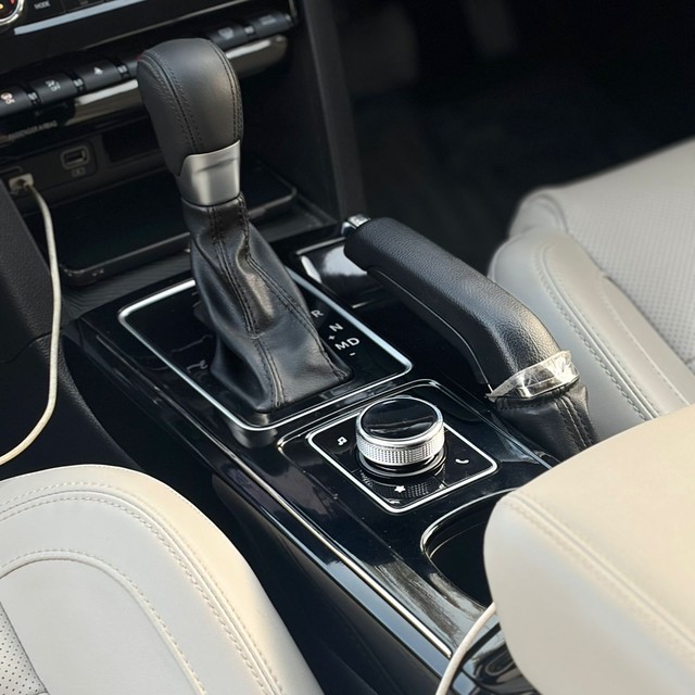 Second-hand 2024 Mahindra XUV700 AX7 7Str Diesel AT for sale in Noida-10