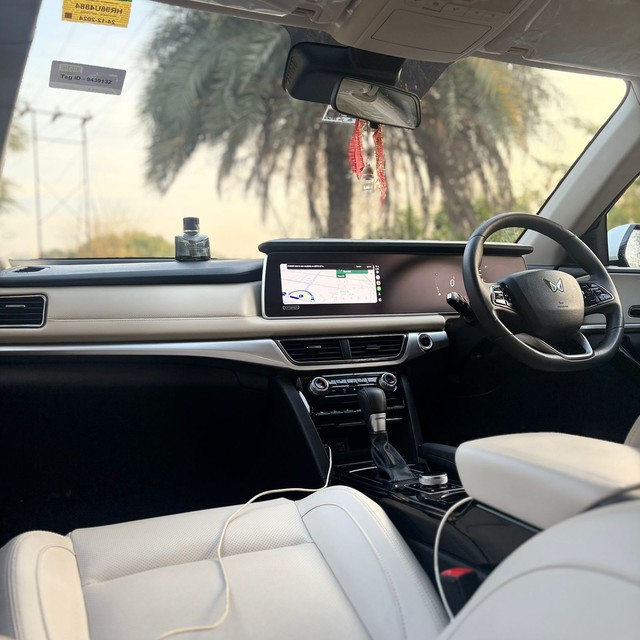 Second-hand 2024 Mahindra XUV700 AX7 7Str Diesel AT for sale in Noida-5