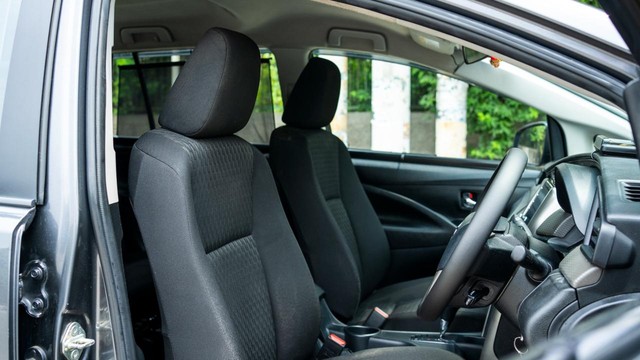 Second-hand 2022 Toyota Innova Crysta 2.7 GX 7 STR AT for sale in New Delhi-9