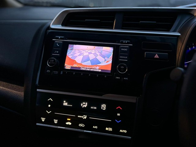 Second-hand 2017 Honda Jazz 1.2 V AT i VTEC for sale in Noida-14