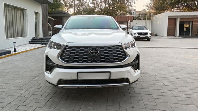 Toyota Innova Hycross जेडएक्स (ओ) हाइब्रिड Second-hand 2024 Toyota Innova Hycross जेडएक्स (ओ) हाइब्रिड for sale in New Delhi