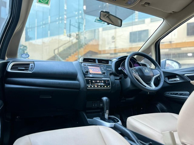 Second-hand 2017 Honda Jazz 1.2 V AT i VTEC for sale in Noida-6