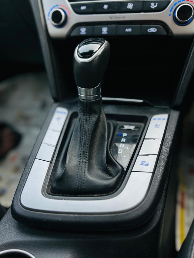 Second-hand 2016 Hyundai Elantra 2.0 SX Option AT for sale in Bangalore-8