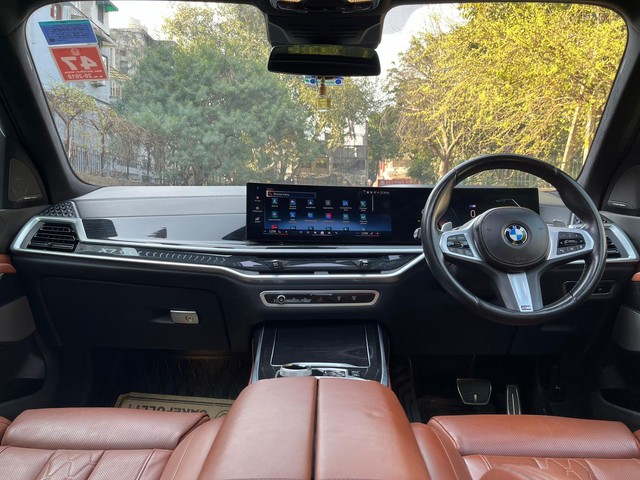 Second-hand 2024 BMW X7 xDrive40i M Sport Signature for sale in Noida-9