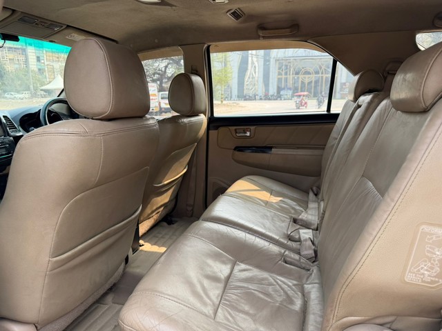 Second-hand 2014 Toyota Fortuner 4x2 Manual for sale in New Delhi-6