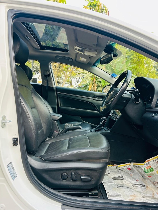 Second-hand 2016 Hyundai Elantra 2.0 SX Option AT for sale in Bangalore-9