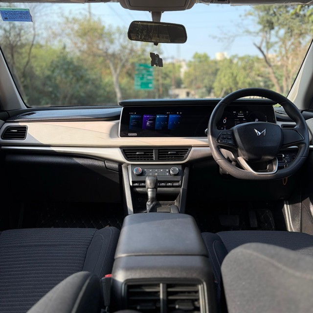 Second-hand 2023 Mahindra XUV700 AX5 AT BSVI for sale in Noida-11
