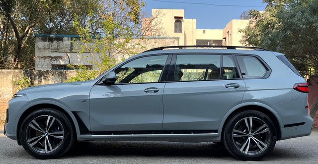 Second-hand 2024 BMW X7 xDrive40i M Sport Signature for sale in Noida-3
