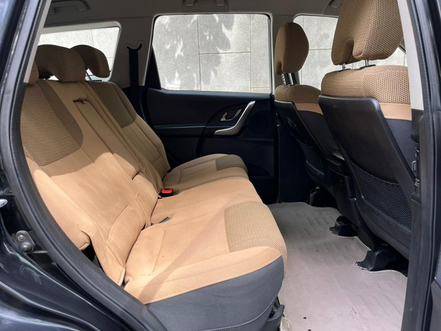 Second-hand 2018 Mahindra XUV500 W7 AT BSIV for sale in New Delhi-13