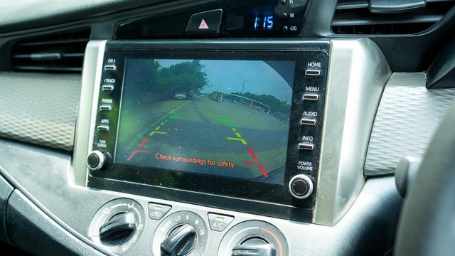 Second-hand 2022 Toyota Innova Crysta 2.7 GX 7 STR AT for sale in New Delhi-11