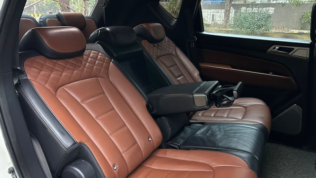 Second-hand 2019 Mahindra Alturas G4 4X4 AT BSIV for sale in Noida-15