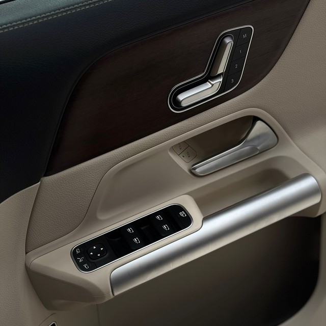 Second-hand 2023 Mercedes-Benz GLA 200 BSVI for sale in Noida-8