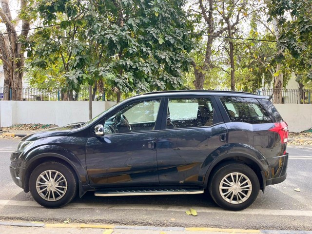 Second-hand 2018 Mahindra XUV500 W7 AT BSIV for sale in New Delhi-2