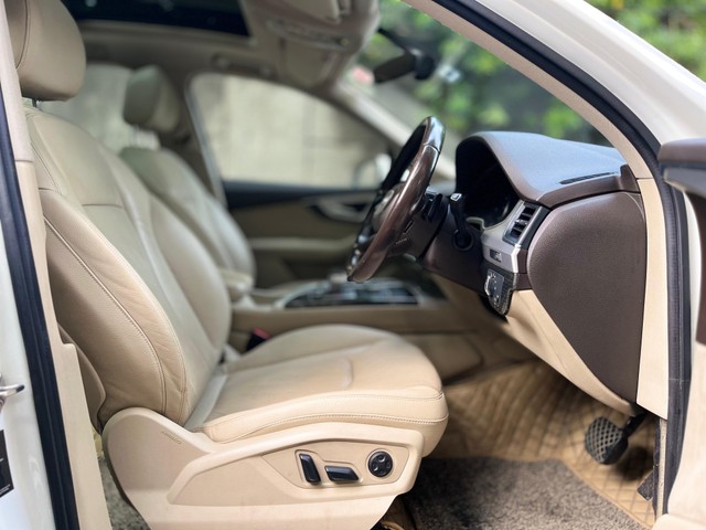 Second-hand 2019 Audi Q7 45 TDI Quattro Premium Plus for sale in New Delhi-5