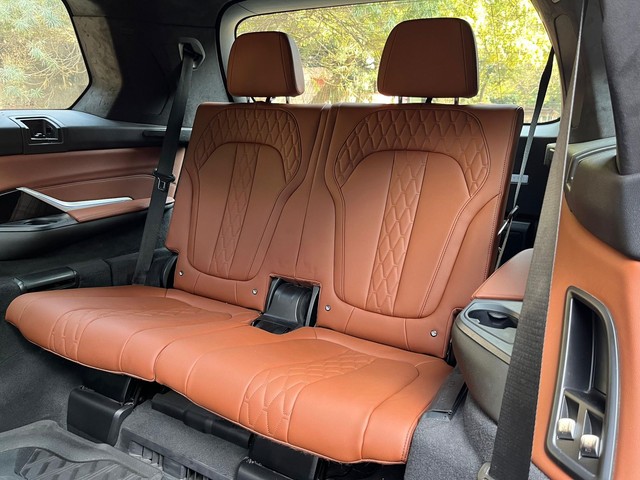 Second-hand 2024 BMW X7 xDrive40i M Sport Signature for sale in Noida-11