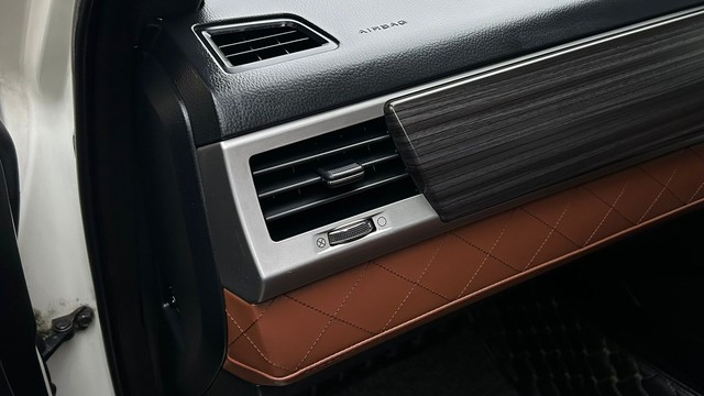 Second-hand 2019 Mahindra Alturas G4 4X4 AT BSIV for sale in Noida-9