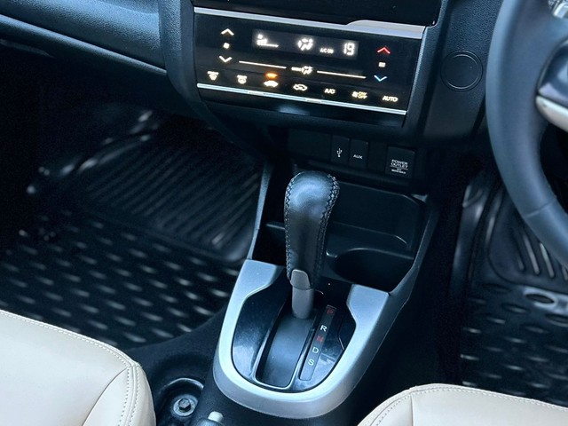 Second-hand 2017 Honda Jazz 1.2 V AT i VTEC for sale in Noida-11