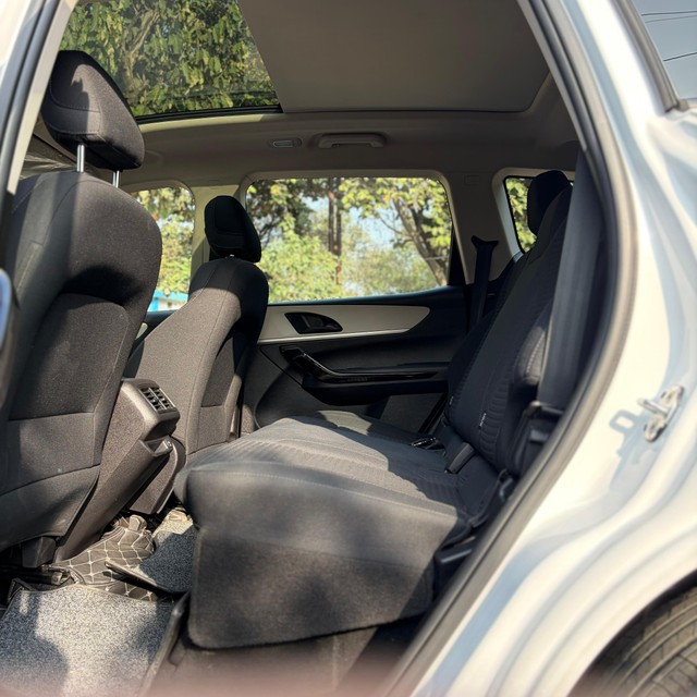 Second-hand 2023 Mahindra XUV700 AX5 AT BSVI for sale in Noida-15