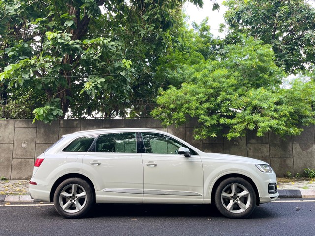 Second-hand 2019 Audi Q7 45 TDI Quattro Premium Plus for sale in New Delhi-1