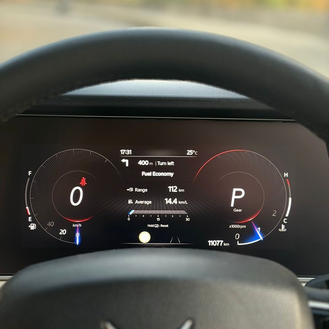 Second-hand 2024 Mahindra XUV700 AX7 7Str Diesel AT for sale in Noida-8