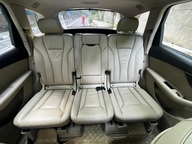 Second-hand 2019 Audi Q7 45 TDI Quattro Premium Plus for sale in New Delhi-4