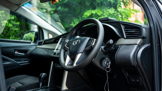 Second-hand 2022 Toyota Innova Crysta 2.7 GX 7 STR AT for sale in New Delhi-7