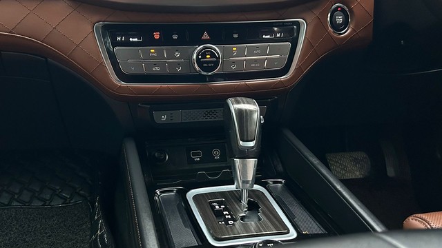 Second-hand 2019 Mahindra Alturas G4 4X4 AT BSIV for sale in Noida-13