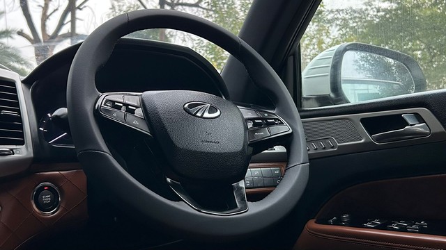 Second-hand 2019 Mahindra Alturas G4 4X4 AT BSIV for sale in Noida-11