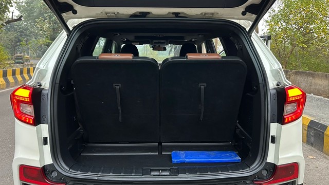 Second-hand 2019 Mahindra Alturas G4 4X4 AT BSIV for sale in Noida-12