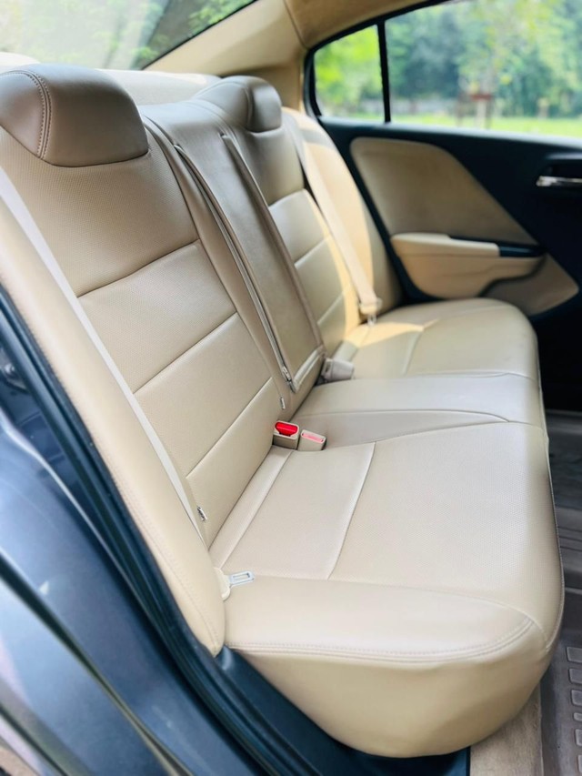 Second-hand 2022 Maruti Ertiga VXI CNG for sale in New Delhi-3