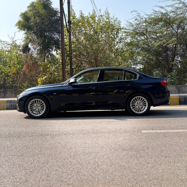 Second-hand 2017 BMW 3 Series 320d for sale in Noida-3