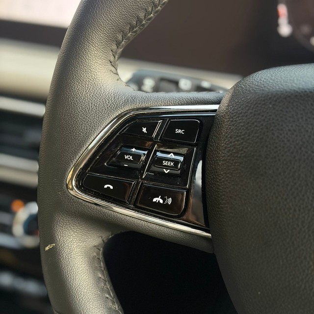 Second-hand 2024 Mahindra XUV700 AX7 7Str Diesel AT for sale in Noida-9