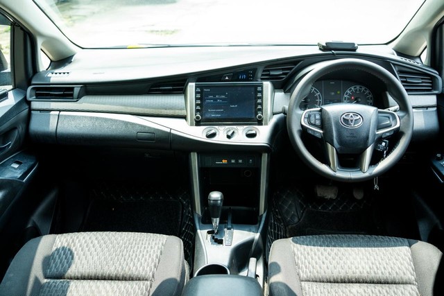 Second-hand 2022 Toyota Innova Crysta 2.7 GX 7 STR AT for sale in New Delhi-17