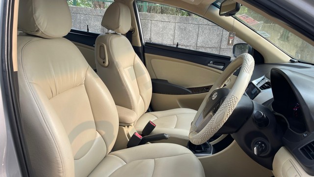 Second-hand 2017 Hyundai Verna VTVT 1.6 SX for sale in New Delhi-7