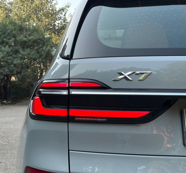 Second-hand 2024 BMW X7 xDrive40i M Sport Signature for sale in Noida-14