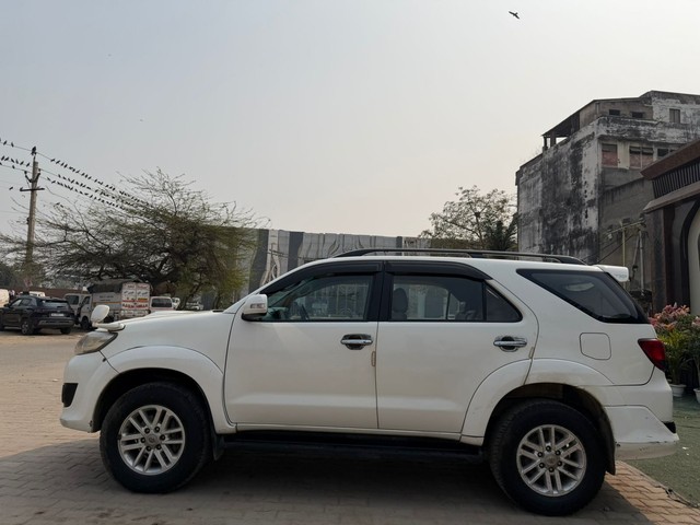 Second-hand 2014 Toyota Fortuner 4x2 Manual for sale in New Delhi-3