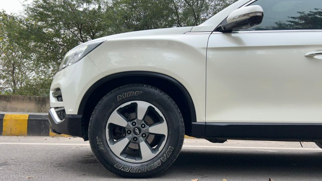 Second-hand 2019 Mahindra Alturas G4 4X4 AT BSIV for sale in Noida-6