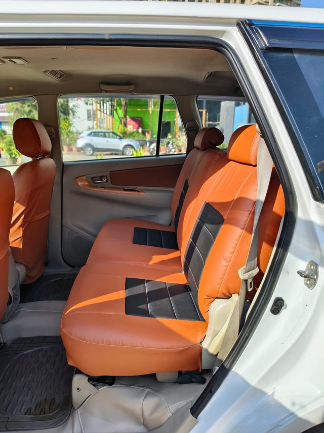 Second-hand 2011 Toyota Innova 2.5 V Diesel 8-seater for sale in Mumbai-8