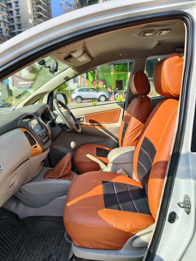 Second-hand 2011 Toyota Innova 2.5 V Diesel 8-seater for sale in Mumbai-5